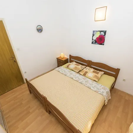 Apartments And Rooms Dragica Starigrad Paklenica Exterior photo