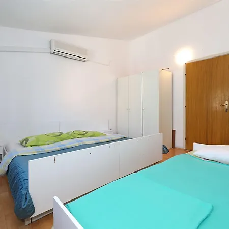 Apartments And Rooms Dragica Starigrad Paklenica Exterior photo