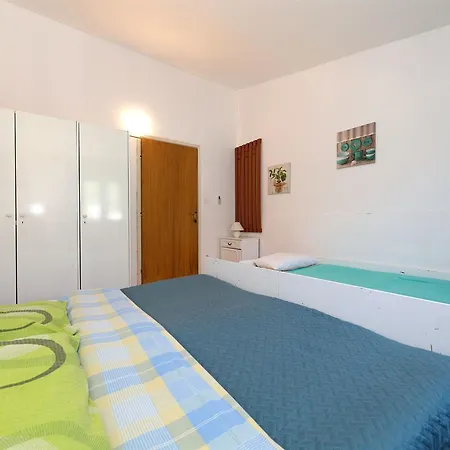 Apartments And Rooms Dragica Starigrad Paklenica Exterior photo