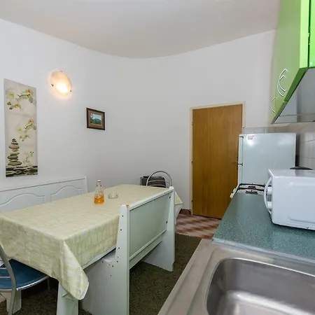 Apartments And Rooms Dragica Starigrad Paklenica Exterior photo