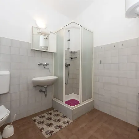 Apartments And Rooms Dragica Starigrad Paklenica Exterior photo