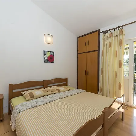 Apartments And Rooms Dragica Starigrad Paklenica Exterior photo