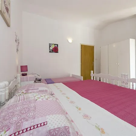 Apartments And Rooms Dragica Starigrad Paklenica Exterior photo