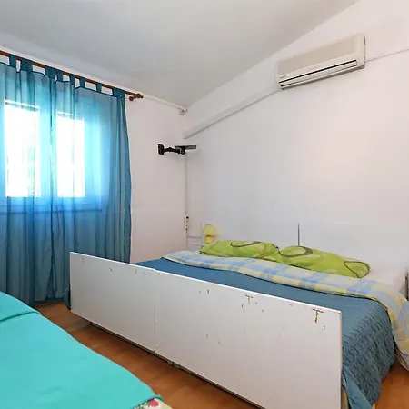 Apartments And Rooms Dragica Starigrad Paklenica Exterior photo