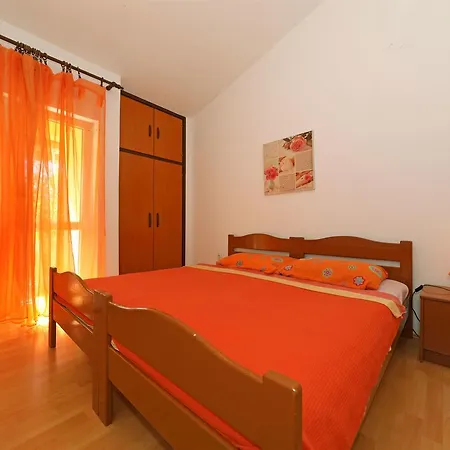 Apartments And Rooms Dragica Starigrad Paklenica Exterior photo