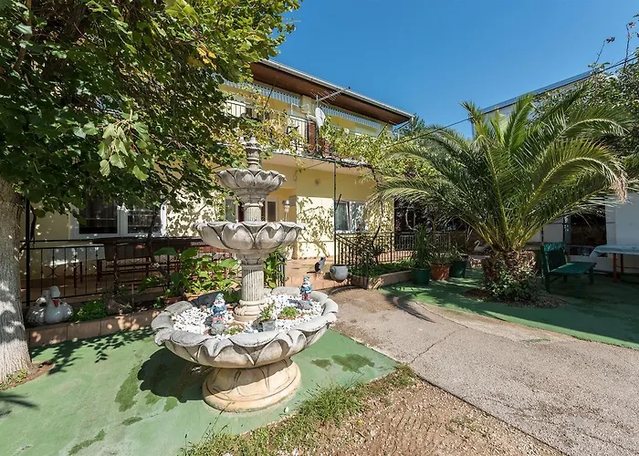 Apartments And Rooms Dragica