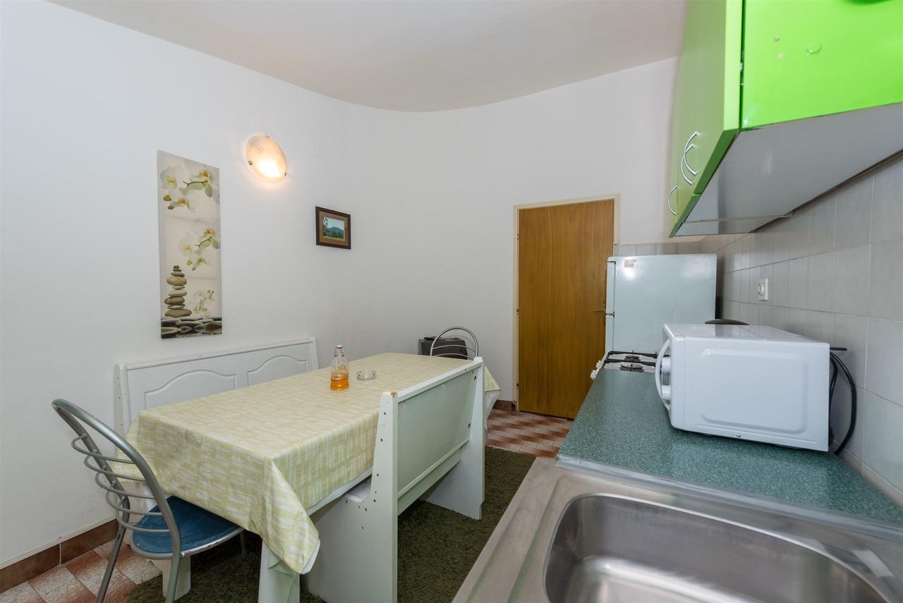 Apartment And Dragica Starigrad Paklenica